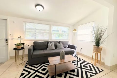 Casa en venta en Miami, Florida, 3 dormitorios, 77.11 m2 № 2047176 - foto 3