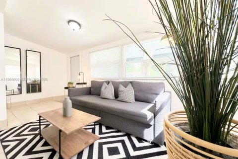 Casa en venta en Miami, Florida, 3 dormitorios, 77.11 m2 № 2047176 - foto 5