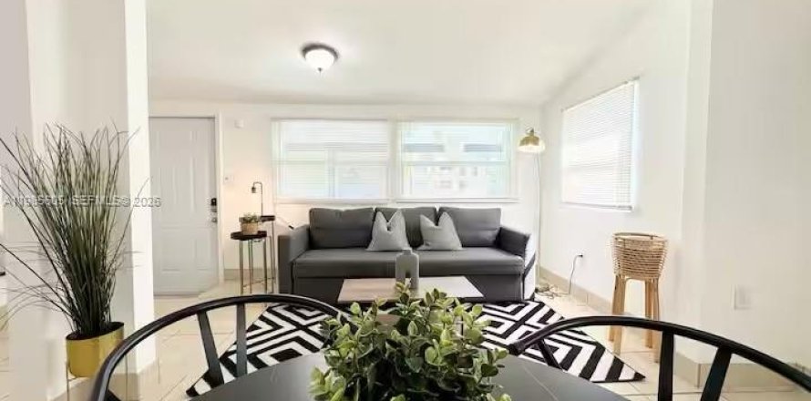 Casa en Miami, Florida 3 dormitorios, 77.11 m2 № 2047176