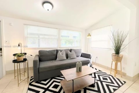 Casa en venta en Miami, Florida, 3 dormitorios, 77.11 m2 № 2047176 - foto 4