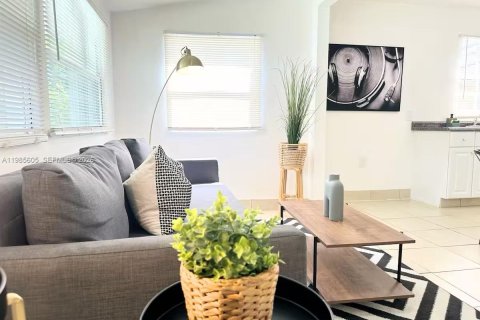 Casa en venta en Miami, Florida, 3 dormitorios, 77.11 m2 № 2047176 - foto 6