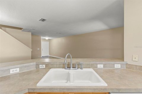 Townhouse in Brandon, Florida 3 bedrooms, 144.74 sq.m. № 1608431 - photo 14