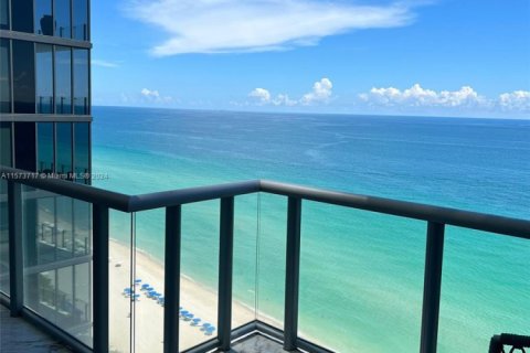 Condo in Sunny Isles Beach, Florida, 3 bedrooms  № 1943144 - photo 1
