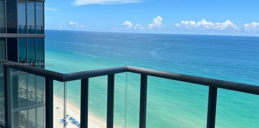 Condo in Sunny Isles Beach, Florida, 3 bedrooms № 1943144