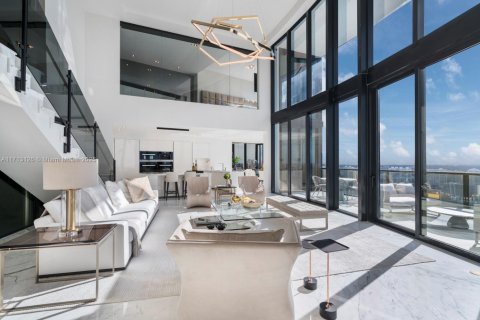 Copropriété à louer à Sunny Isles Beach, Floride: 2 chambres, 290.78 m2 № 1709462 - photo 1