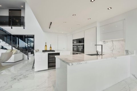 Copropriété à louer à Sunny Isles Beach, Floride: 2 chambres, 290.78 m2 № 1709462 - photo 9