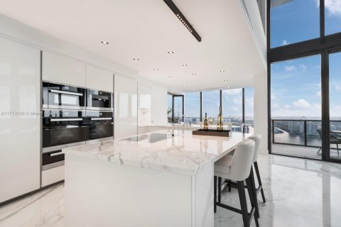 Copropriété à louer à Sunny Isles Beach, Floride: 2 chambres, 290.78 m2 № 1709462 - photo 8