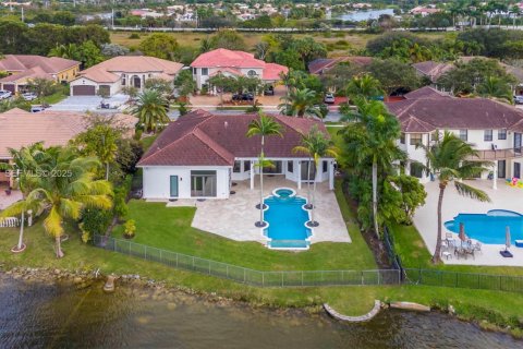Casa en venta en Miramar, Florida, 5 dormitorios, 284.37 m2 № 1984323 - foto 2