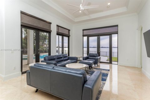 Casa en venta en Miramar, Florida, 5 dormitorios, 284.37 m2 № 1984323 - foto 12