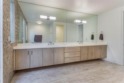 Casa en venta en Miramar, Florida, 5 dormitorios, 284.37 m2 № 1984323 - foto 28