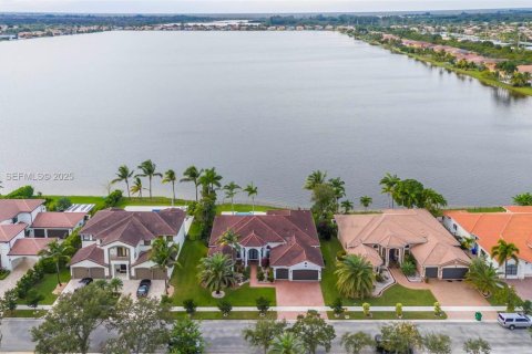 Casa en venta en Miramar, Florida, 5 dormitorios, 284.37 m2 № 1984323 - foto 1