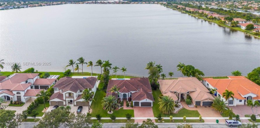 Casa en Miramar, Florida 5 dormitorios, 284.37 m2 № 1984323