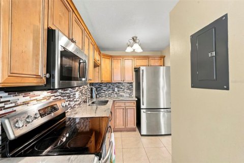 Copropriété à louer à Saint Petersburg, Floride: 1 chambre, 64.47 m2 № 2388687 - photo 6
