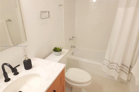 Купить виллу или дом в Хомстед, Флорида 4 спальни, 205.78м2, № 2005518 - фото 18