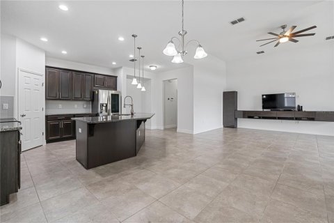 House in Kissimmee, Florida 4 bedrooms, 235.04 sq.m. № 1673806 - photo 13
