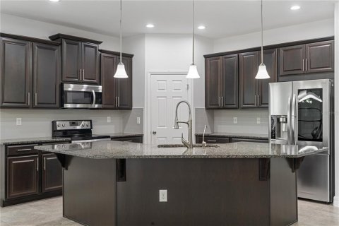House in Kissimmee, Florida 4 bedrooms, 235.04 sq.m. № 1673806 - photo 9