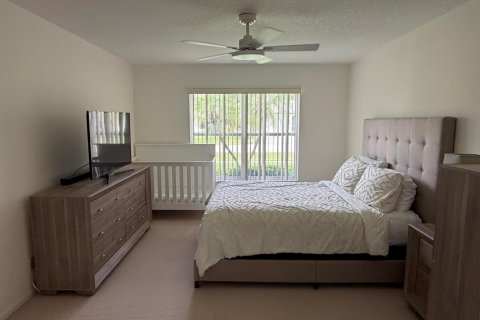 House in Wellington, Florida 3 bedrooms, 160.54 sq.m. № 2401250 - photo 8