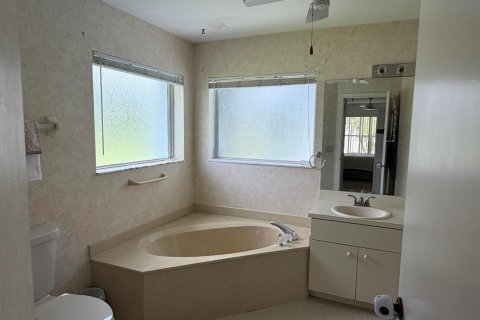 House in Wellington, Florida 3 bedrooms, 160.54 sq.m. № 2401250 - photo 10