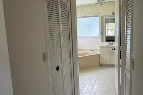 House in Wellington, Florida 3 bedrooms, 160.54 sq.m. № 2401250 - photo 9