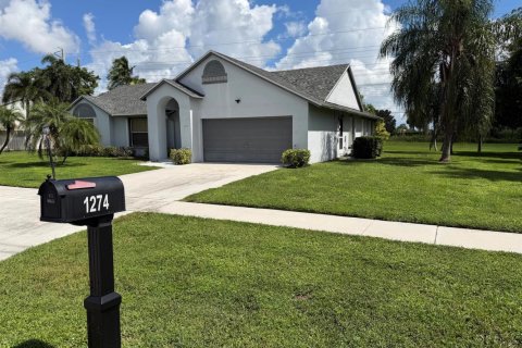 House in Wellington, Florida 3 bedrooms, 160.54 sq.m. № 2401250 - photo 3