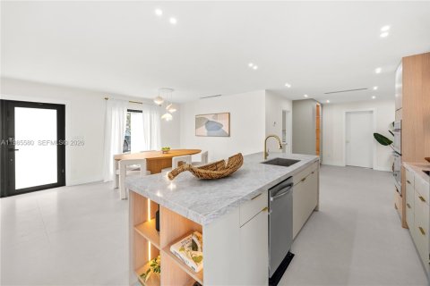 Купить виллу или дом в Майами, Флорида 5 спален, 303.51м2, № 2047482 - фото 14