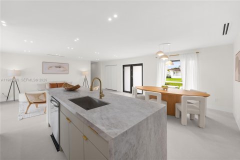 Купить виллу или дом в Майами, Флорида 5 спален, 303.51м2, № 2047482 - фото 16