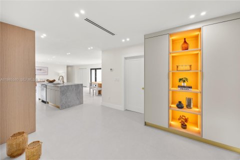 Купить виллу или дом в Майами, Флорида 5 спален, 303.51м2, № 2047482 - фото 17