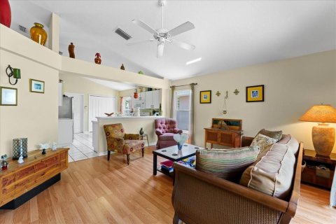 House in New Port Richey, Florida 3 bedrooms, 147.9 sq.m. № 1657825 - photo 18