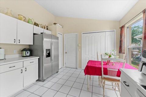 House in New Port Richey, Florida 3 bedrooms, 147.9 sq.m. № 1657825 - photo 11