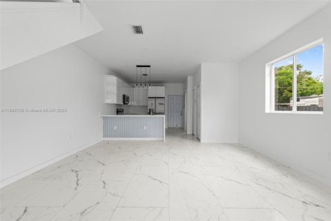 Commercial property in Pompano Beach, Florida 262.91 sq.m. № 1893345 - photo 21
