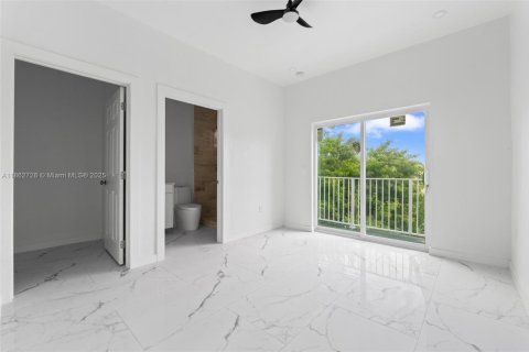 Commercial property in Pompano Beach, Florida 262.91 sq.m. № 1893345 - photo 11