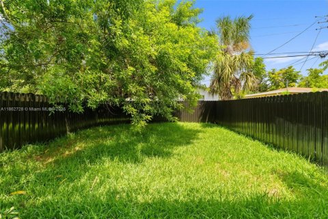 Commercial property in Pompano Beach, Florida 262.91 sq.m. № 1893345 - photo 17