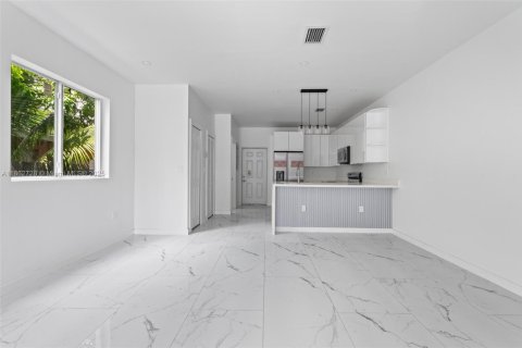 Commercial property in Pompano Beach, Florida 262.91 sq.m. № 1893345 - photo 4