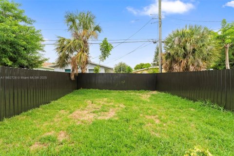 Commercial property in Pompano Beach, Florida 262.91 sq.m. № 1893345 - photo 22