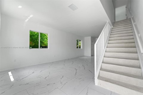 Commercial property in Pompano Beach, Florida 262.91 sq.m. № 1893345 - photo 10