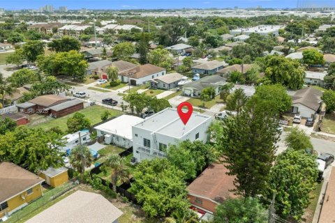 Commercial property in Pompano Beach, Florida 262.91 sq.m. № 1893345 - photo 27