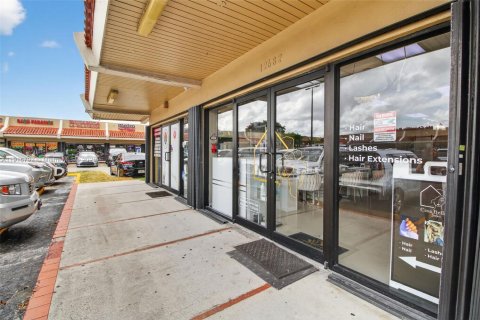 Commercial property in Miami, Florida № 1972710 - photo 18