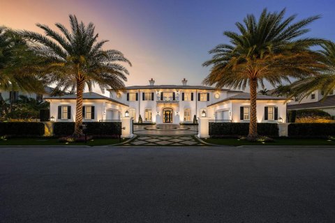 House in Boca Raton, Florida 5 bedrooms, 843 sq.m. № 2185178