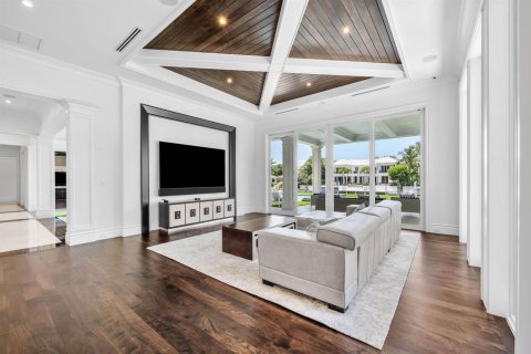 House in Boca Raton, Florida 5 bedrooms, 843 sq.m. № 2185178 - photo 18
