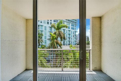 Condo in Miami, Florida, 1 bedroom № 2255266 - photo 8
