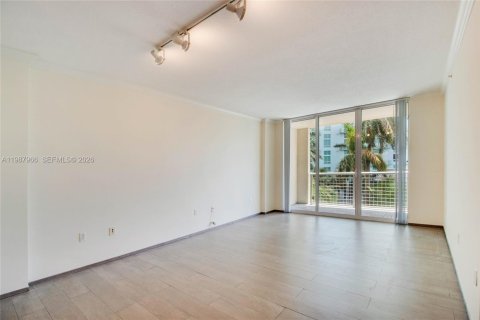 Condo in Miami, Florida, 1 bedroom № 2255266 - photo 7