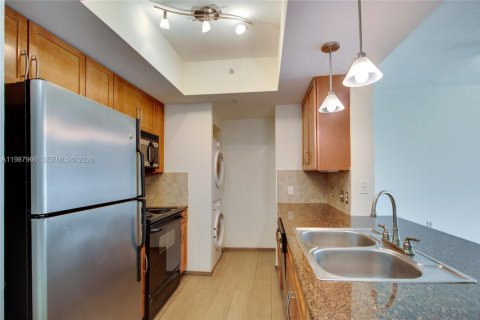 Condo in Miami, Florida, 1 bedroom № 2255266 - photo 5