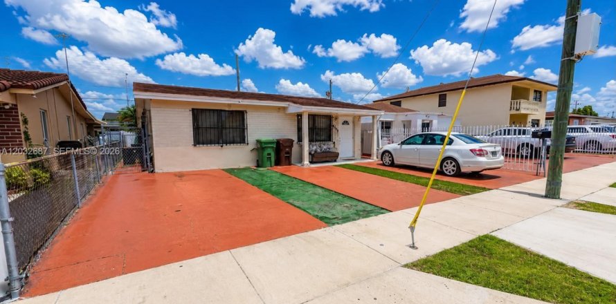 House in Hialeah, Florida 4 bedrooms, 117.71 sq.m. № 2087314