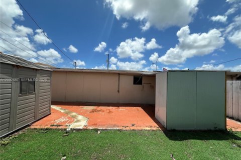 House in Hialeah, Florida 4 bedrooms, 117.71 sq.m. № 2087314 - photo 8