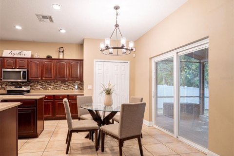 House in Sanford, Florida 5 bedrooms, 250.84 sq.m. № 1912593 - photo 17