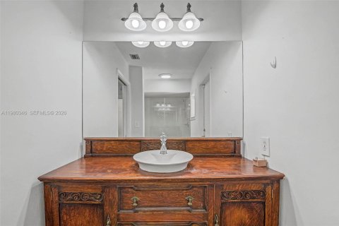 Casa en venta en Miami, Florida, 4 dormitorios, 253.62 m2 № 2049173 - foto 29