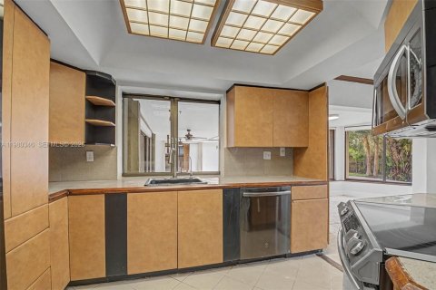 Casa en venta en Miami, Florida, 4 dormitorios, 253.62 m2 № 2049173 - foto 13