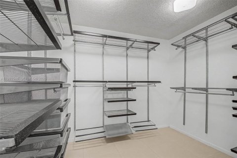 Casa en venta en Miami, Florida, 4 dormitorios, 253.62 m2 № 2049173 - foto 23