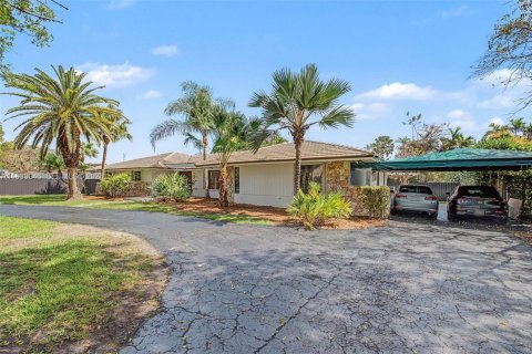 Casa en venta en Miami, Florida, 4 dormitorios, 253.62 m2 № 2049173 - foto 3