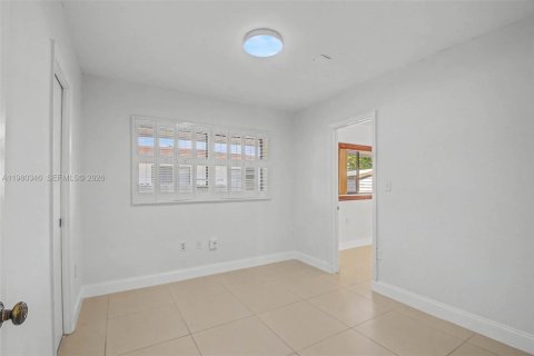 Casa en venta en Miami, Florida, 4 dormitorios, 253.62 m2 № 2049173 - foto 30